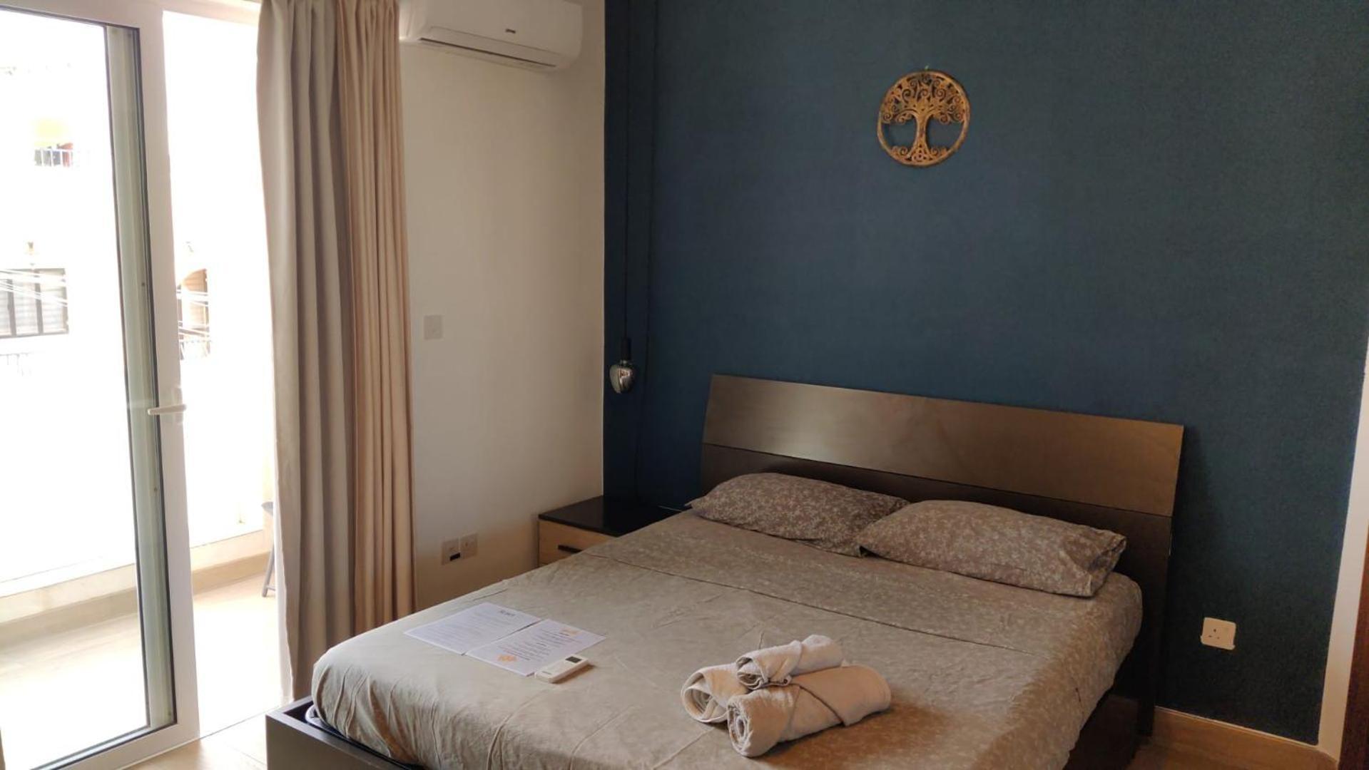 Airport Bedroom With Bathroom Self Check In And Self Check Out Air-condition Included * Mqabba